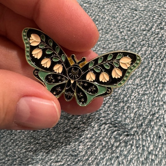 Celestial Floral Moth Pin Brooch E - Picture 3 of 3